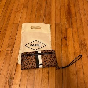 Leopard wristlet wallet. NWT. Fossil